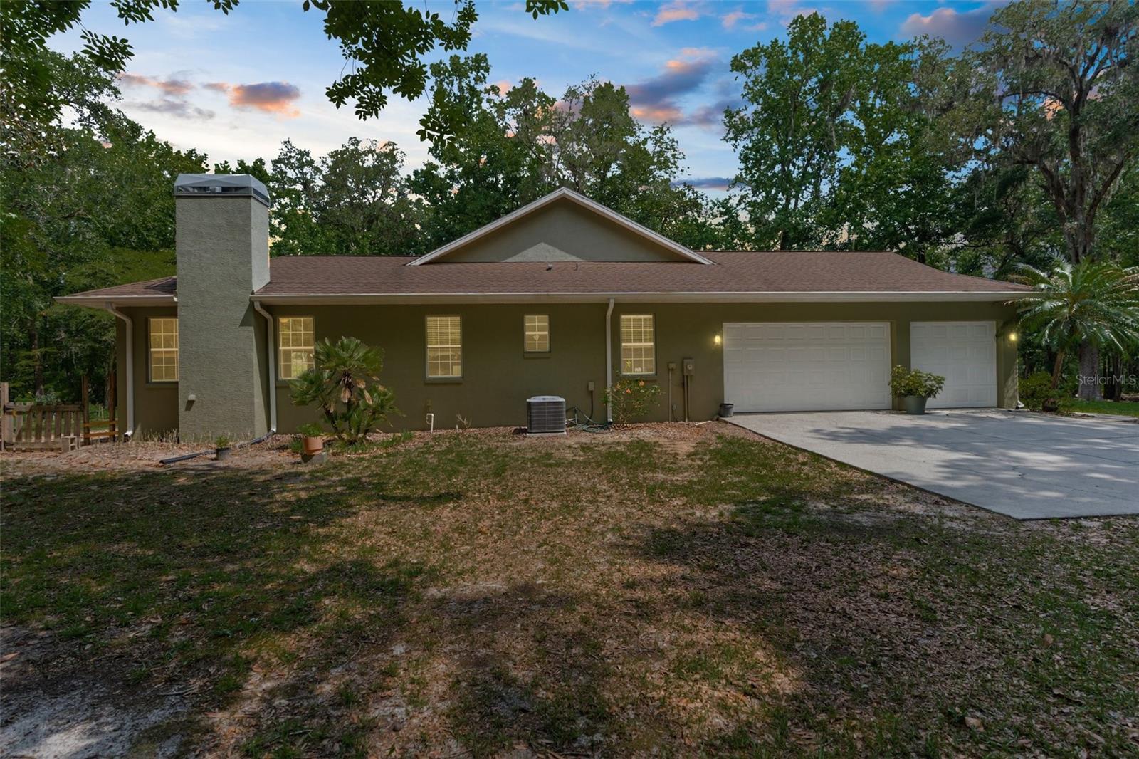 Listing photo id 1 for 14145 Citrus Way