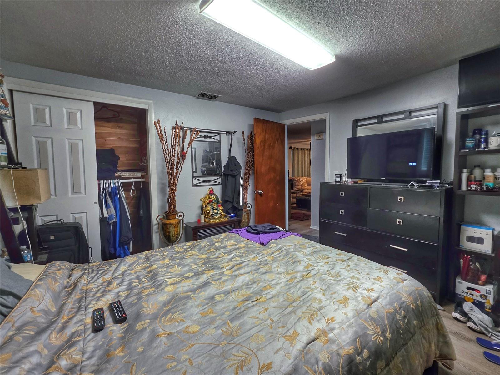 Listing photo id 13 for 2509 Cheval Drive