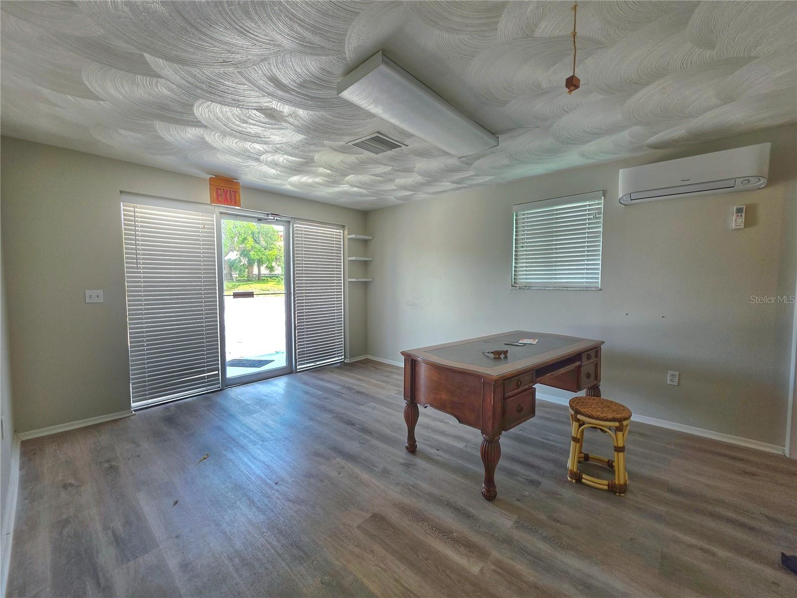 Listing photo id 2 for 2509 Cheval Drive