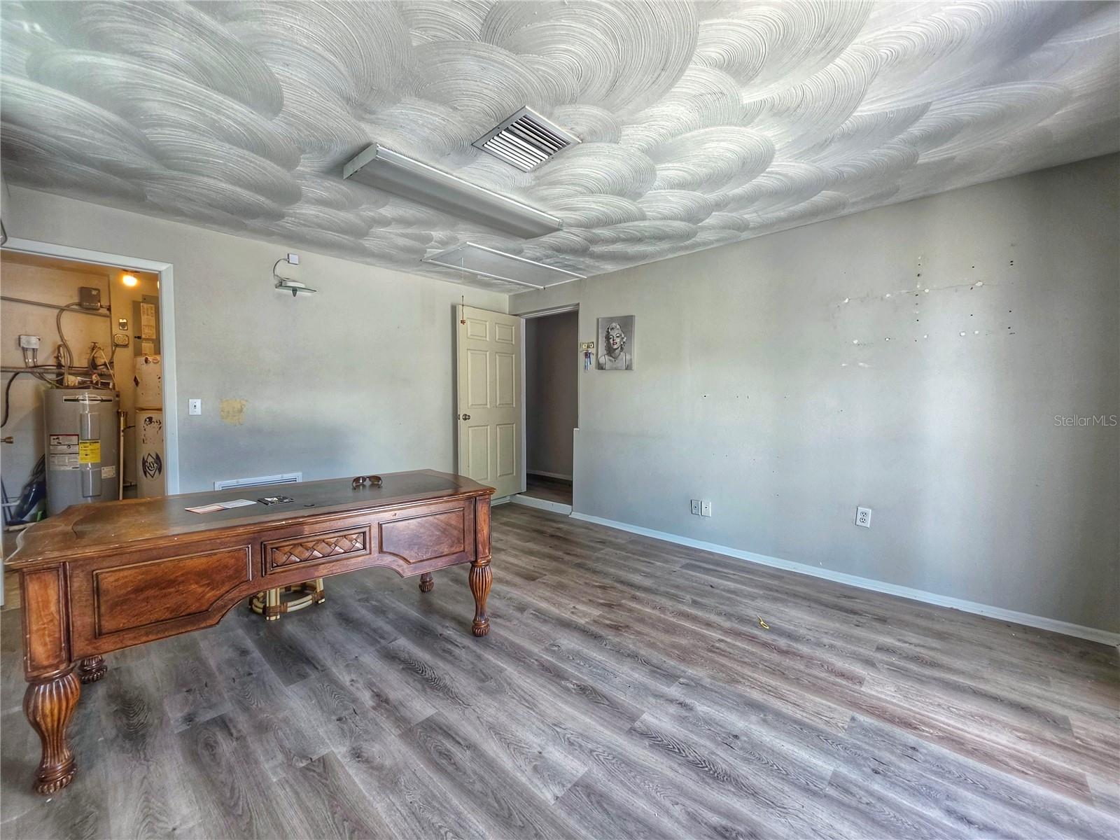 Listing photo id 3 for 2509 Cheval Drive