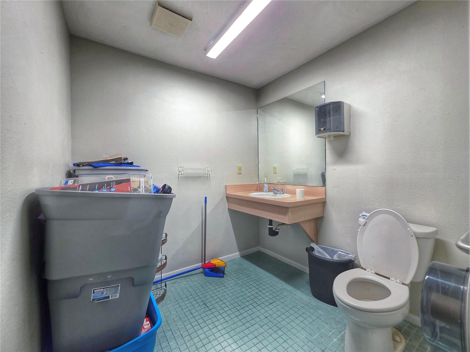 Listing photo id 7 for 2509 Cheval Drive