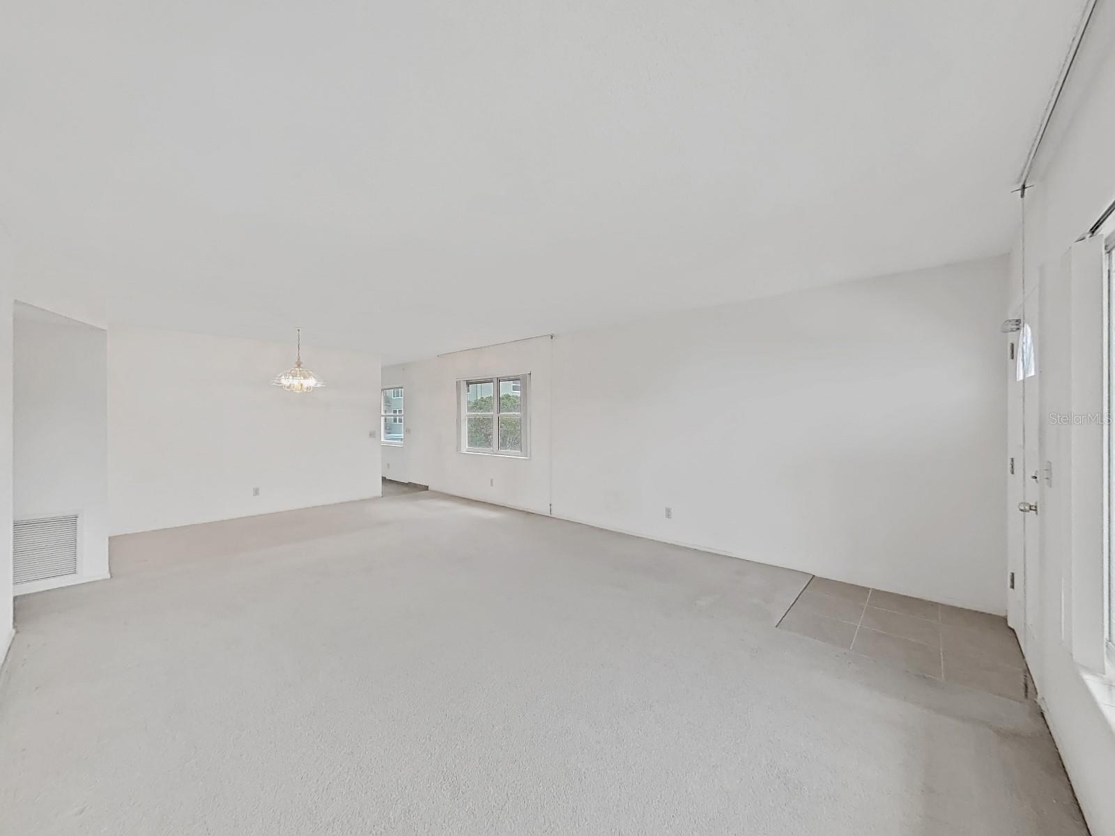 Image 10 of 69 For 2402 Ecuadorian Way 40