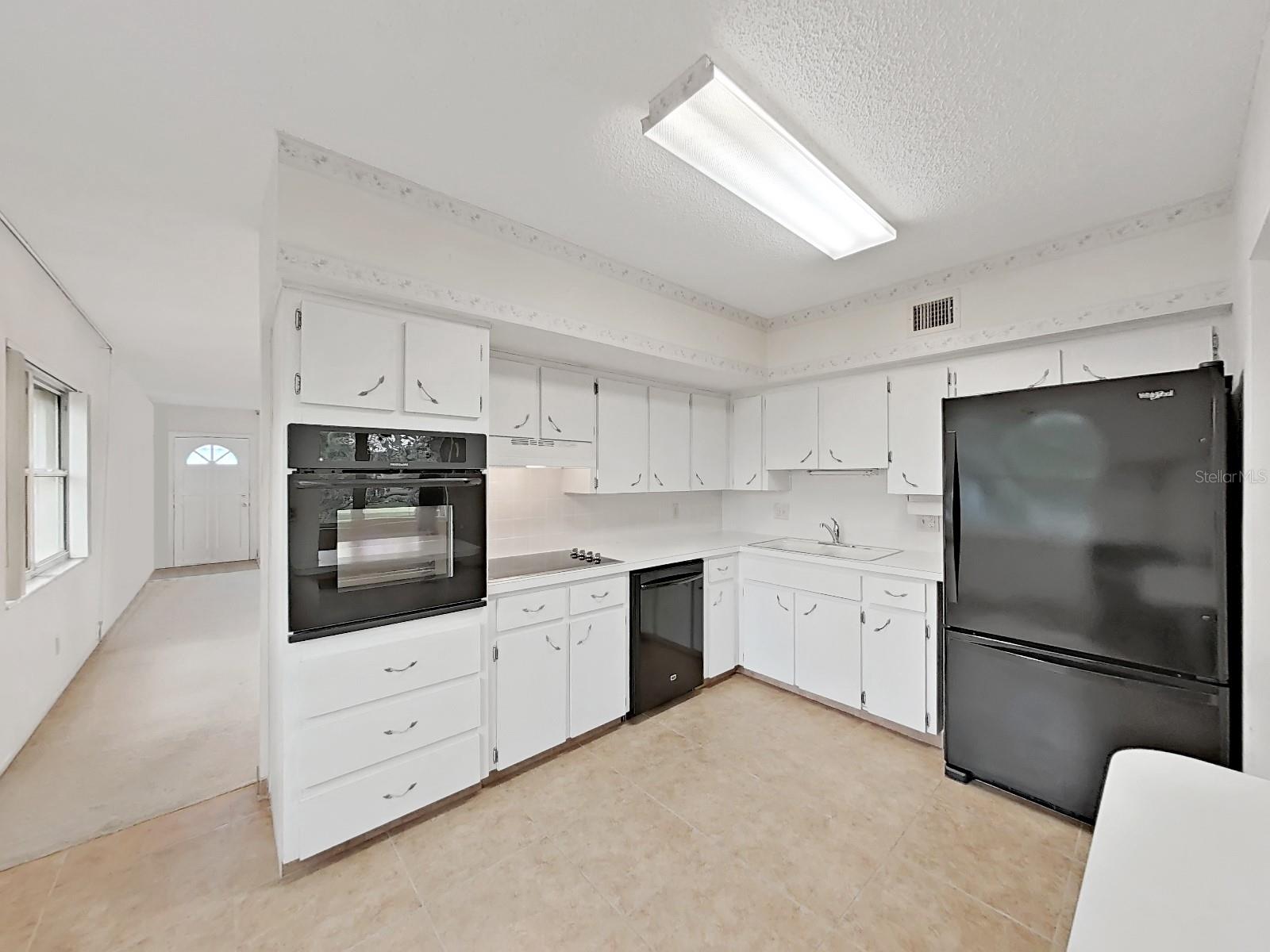 Image 14 of 69 For 2402 Ecuadorian Way 40