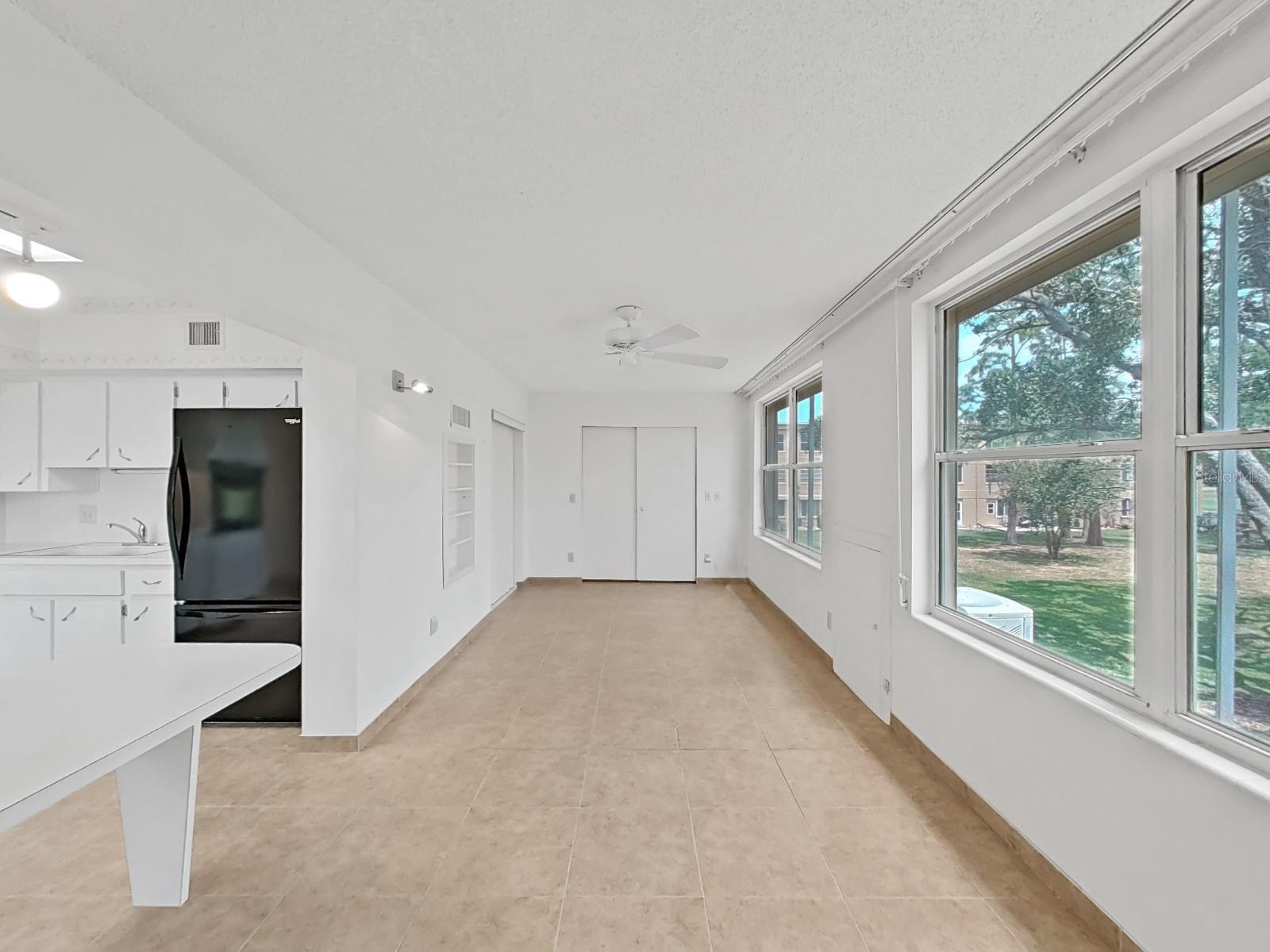 Image 17 of 69 For 2402 Ecuadorian Way 40