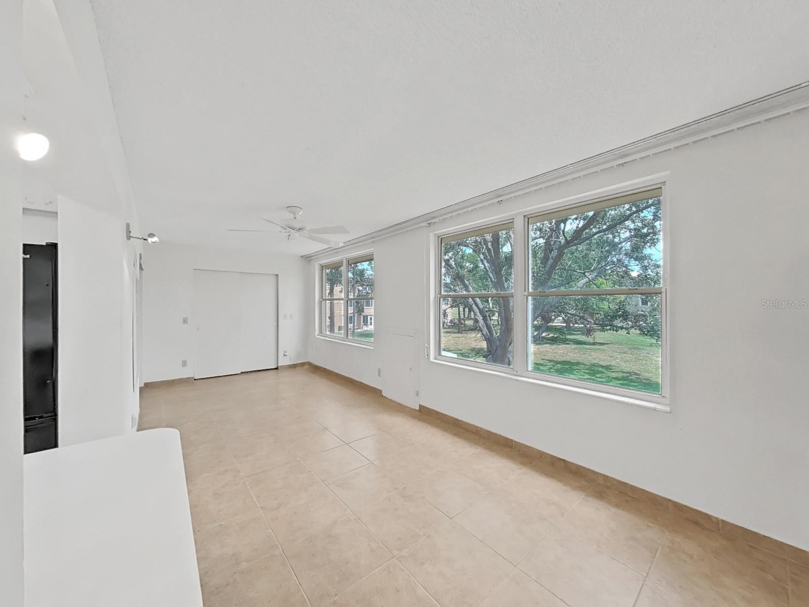 Image 19 of 69 For 2402 Ecuadorian Way 40