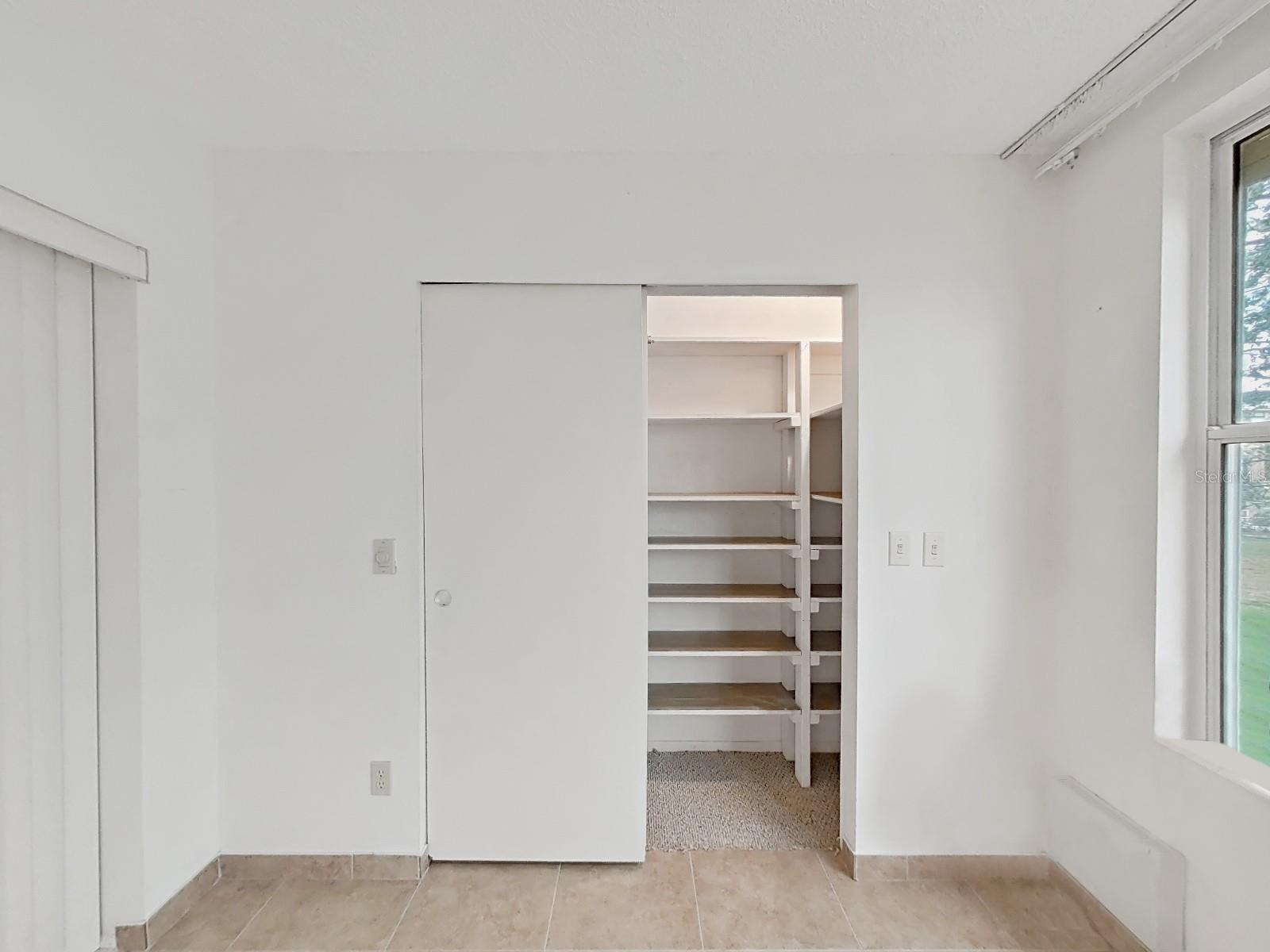 Image 21 of 69 For 2402 Ecuadorian Way 40
