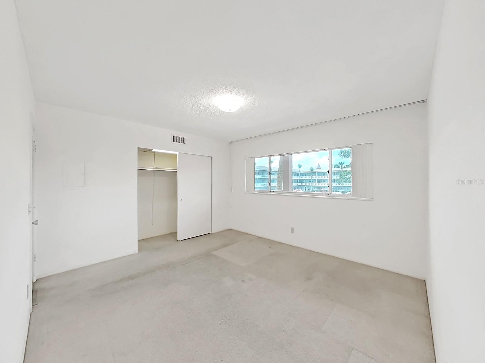 Image 30 of 69 For 2402 Ecuadorian Way 40