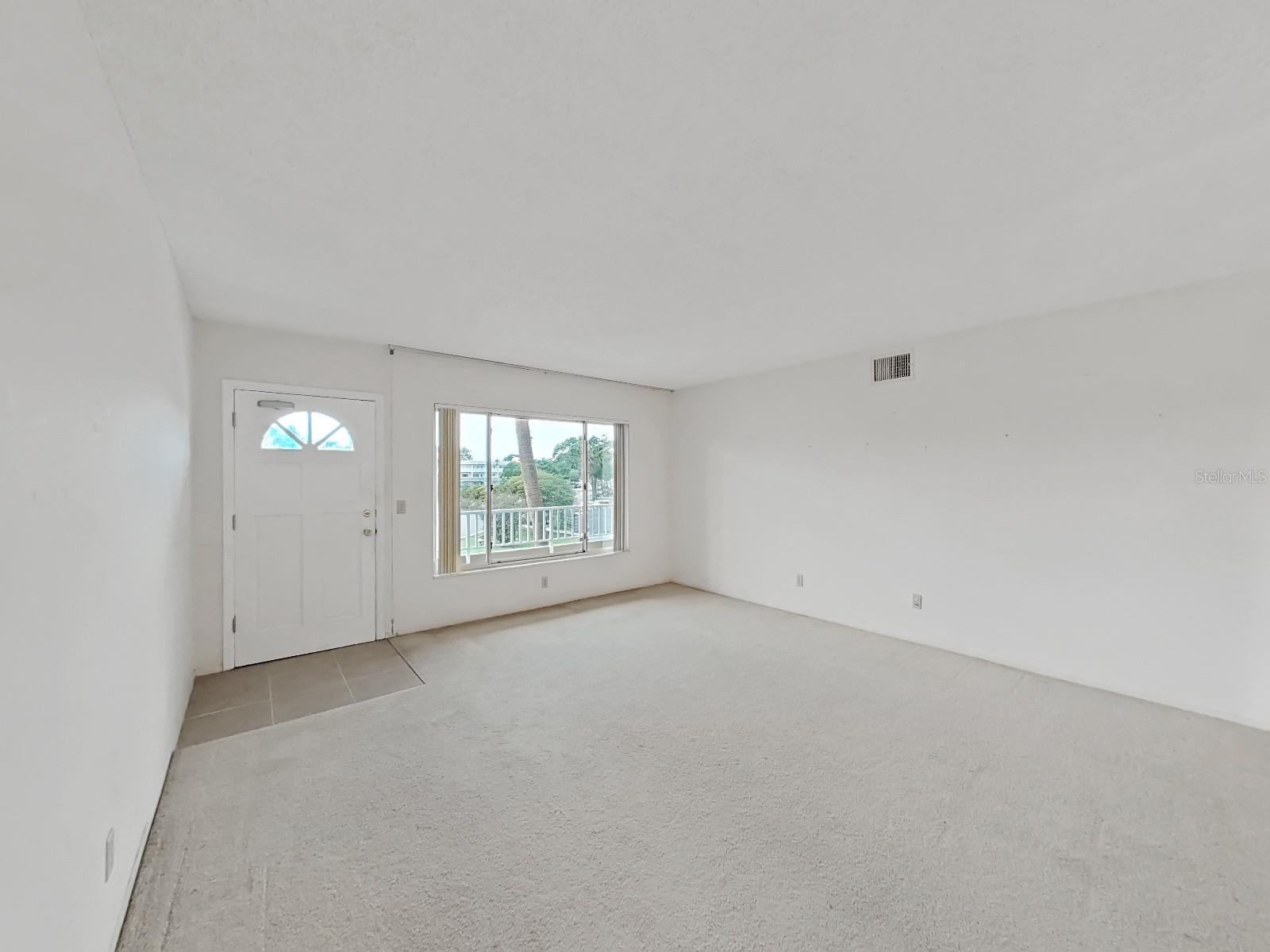 Image 4 of 69 For 2402 Ecuadorian Way 40