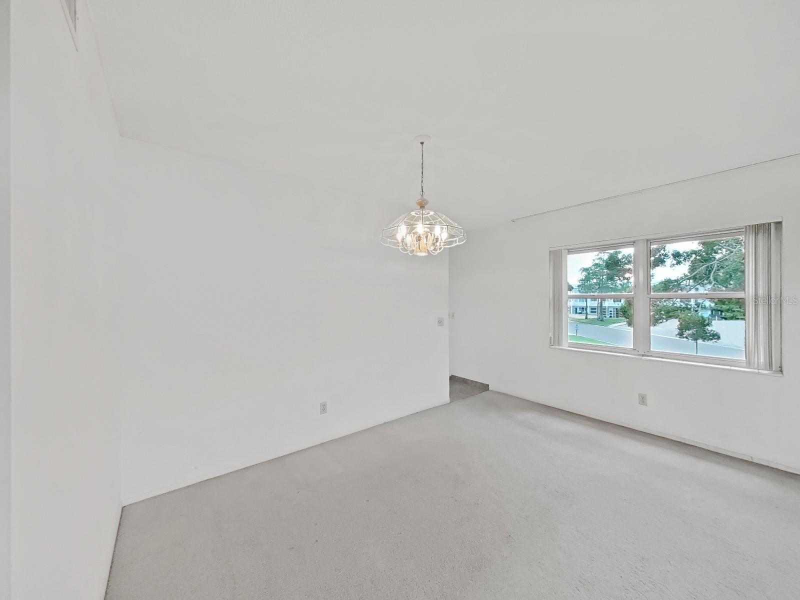 Image 7 of 69 For 2402 Ecuadorian Way 40