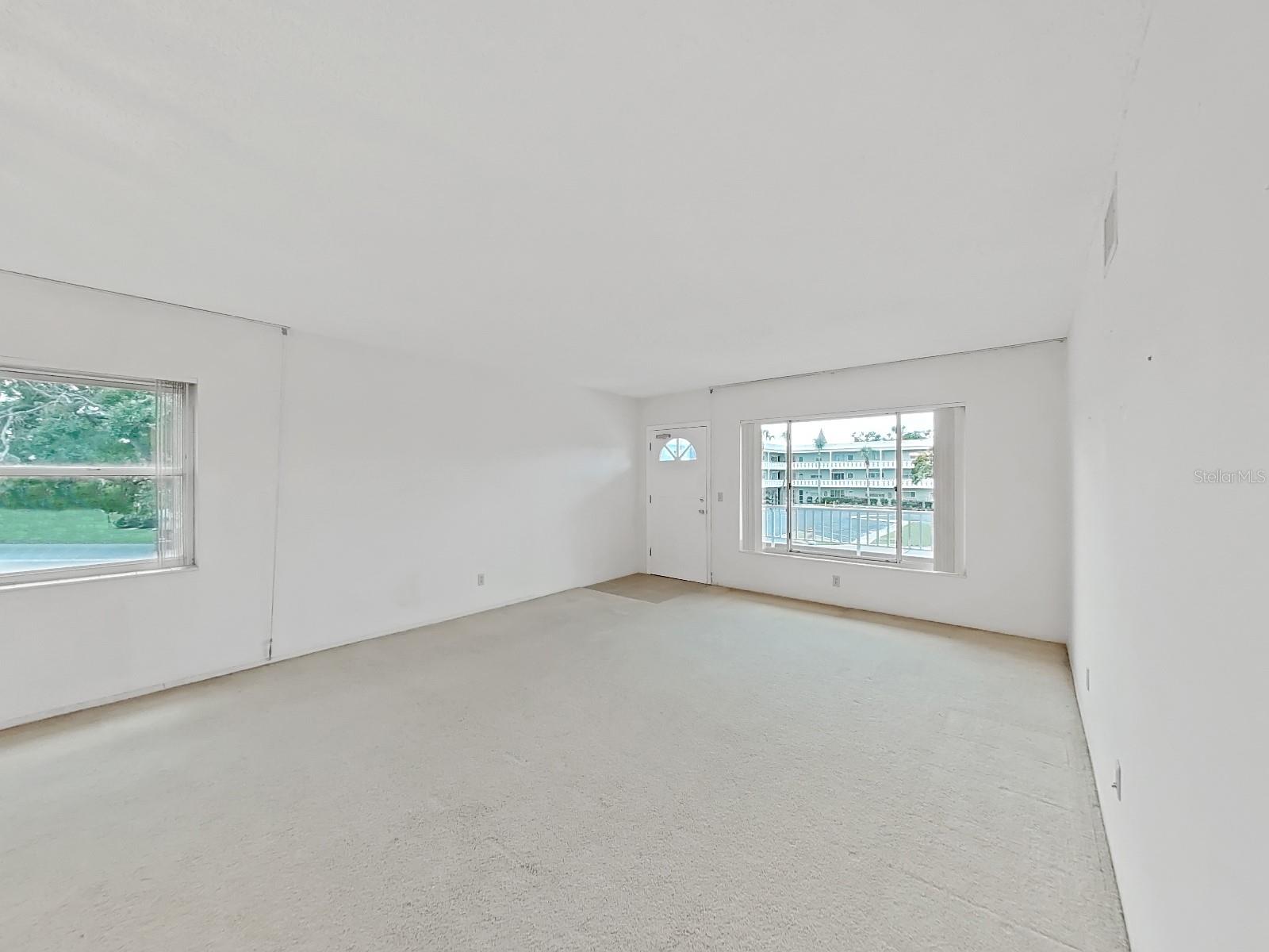 Image 8 of 69 For 2402 Ecuadorian Way 40