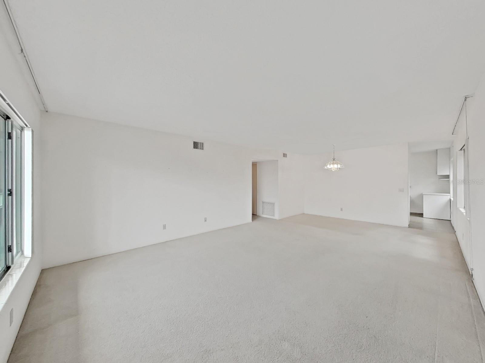 Image 9 of 69 For 2402 Ecuadorian Way 40