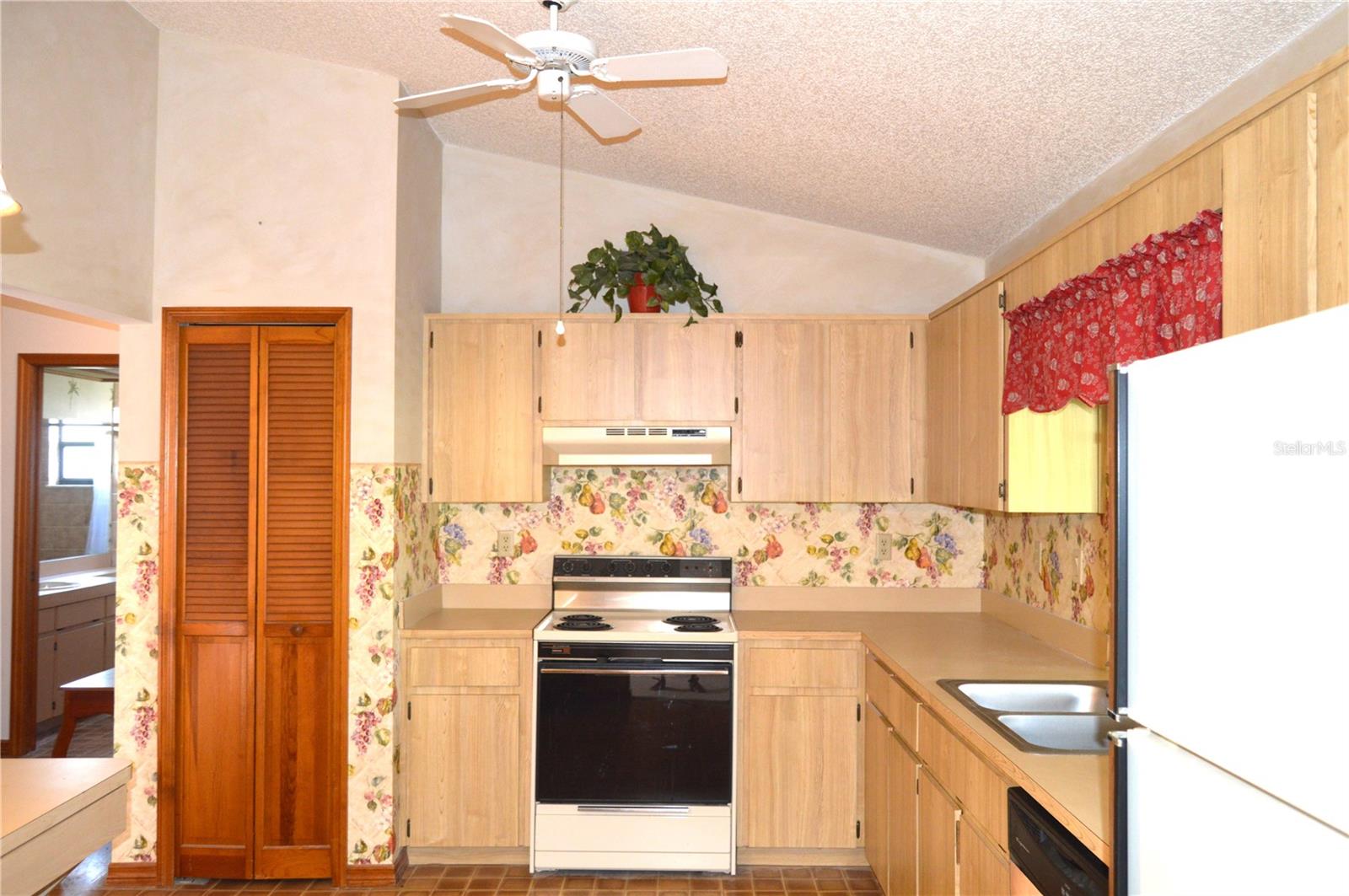 Image 7 of 43 For 13425 Bonita Avenue