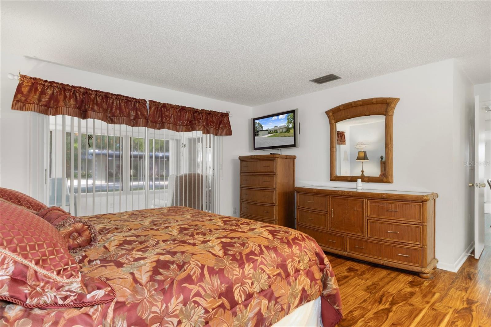 Image 18 of 41 For 3544 Teeside Drive 1