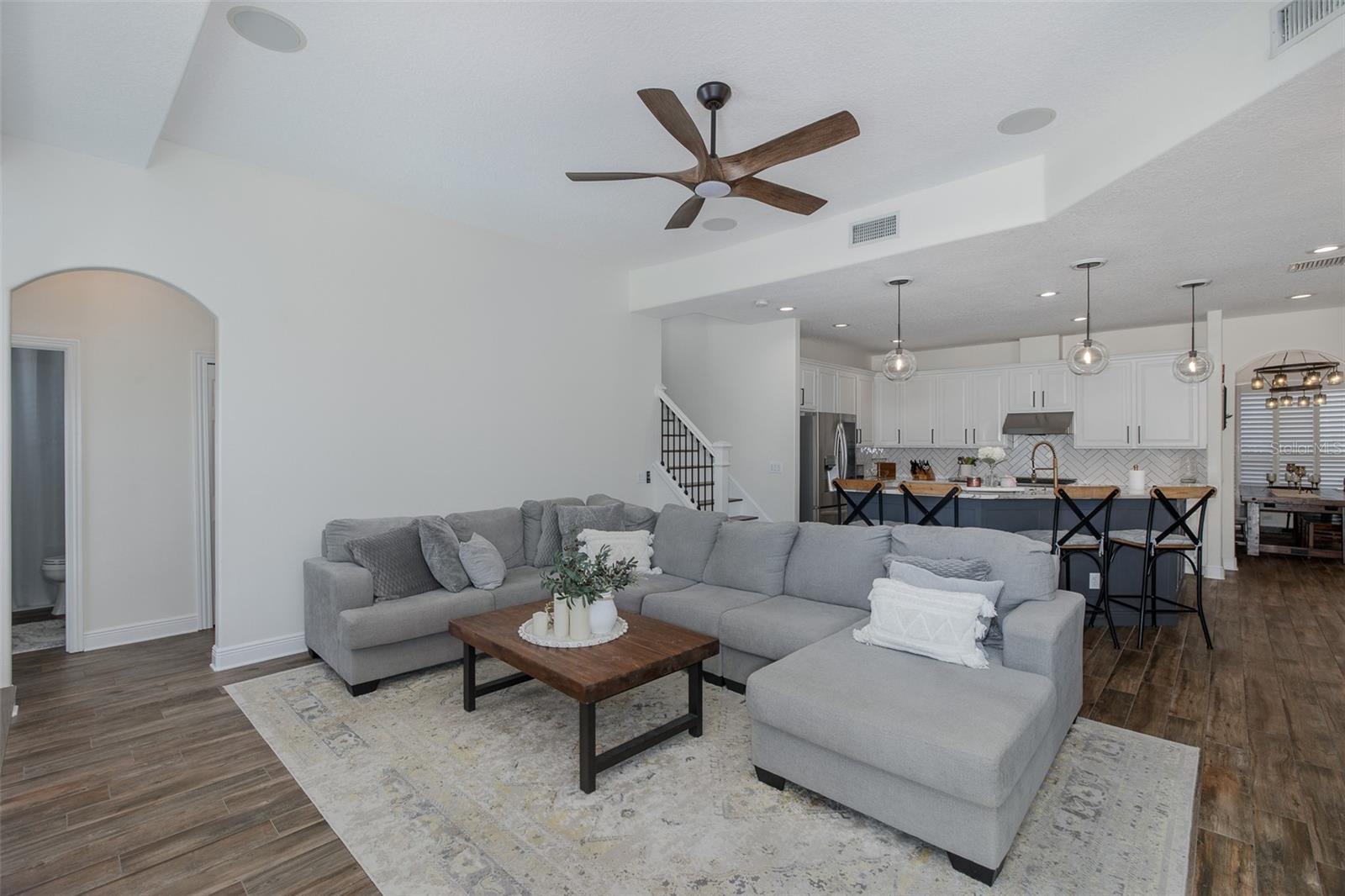 Listing photo id 15 for 10645 Garda Drive