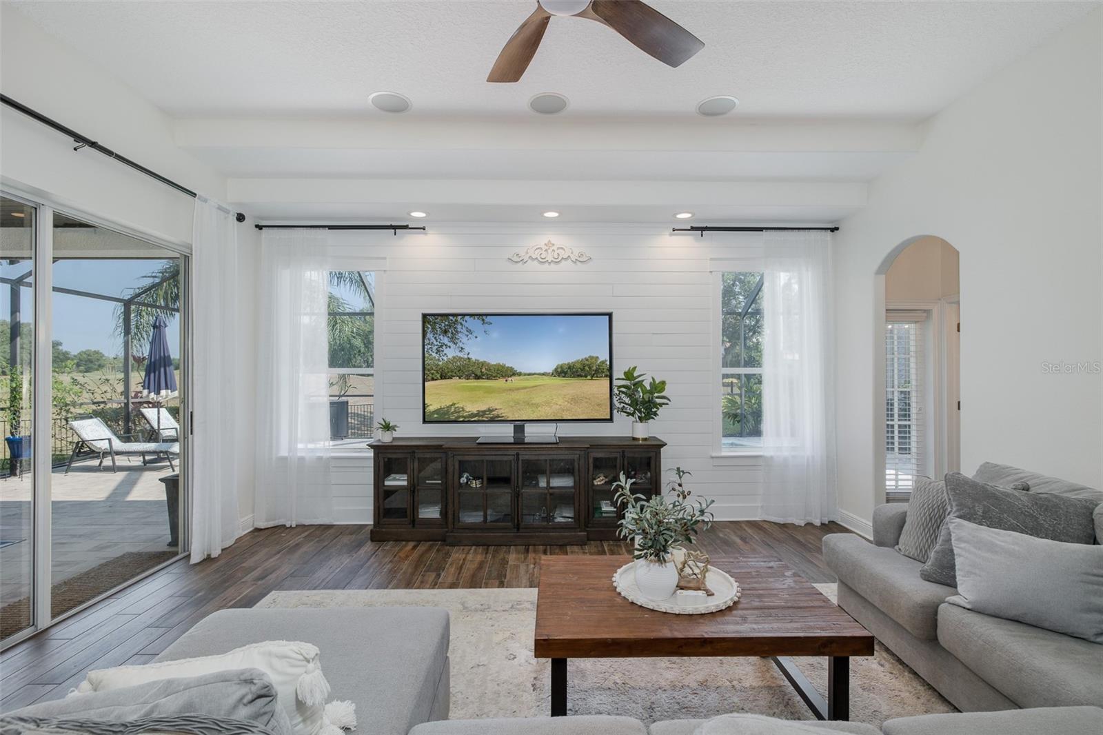 Listing photo id 17 for 10645 Garda Drive