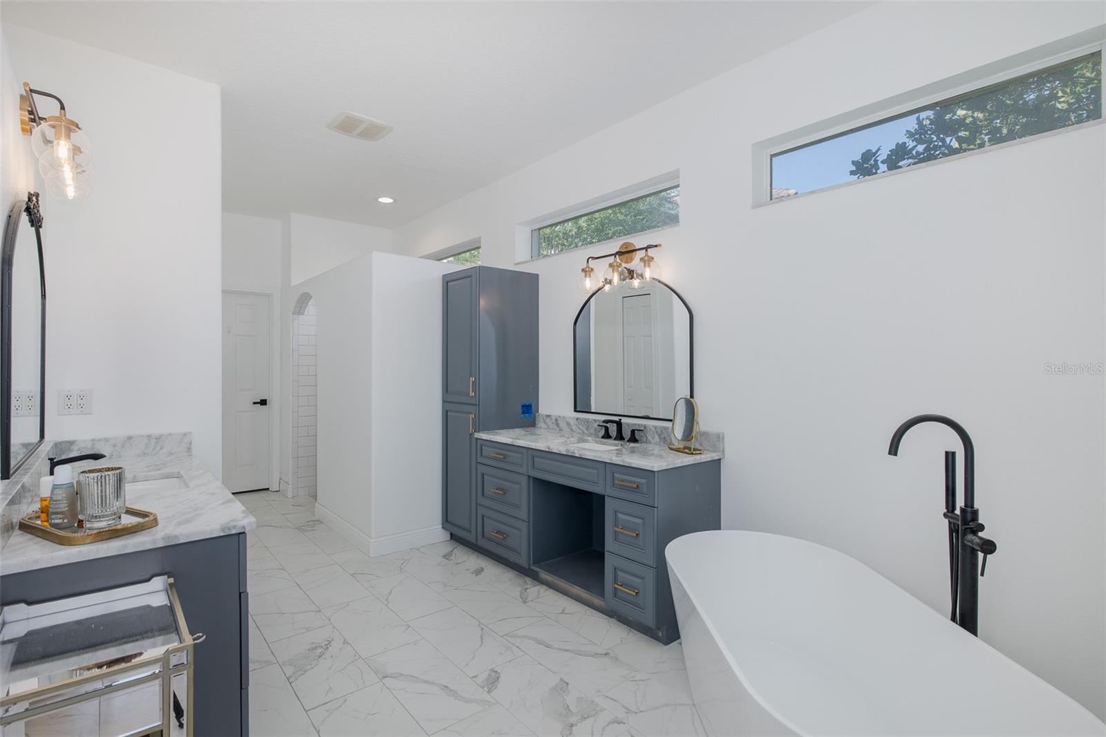 Listing photo id 24 for 10645 Garda Drive