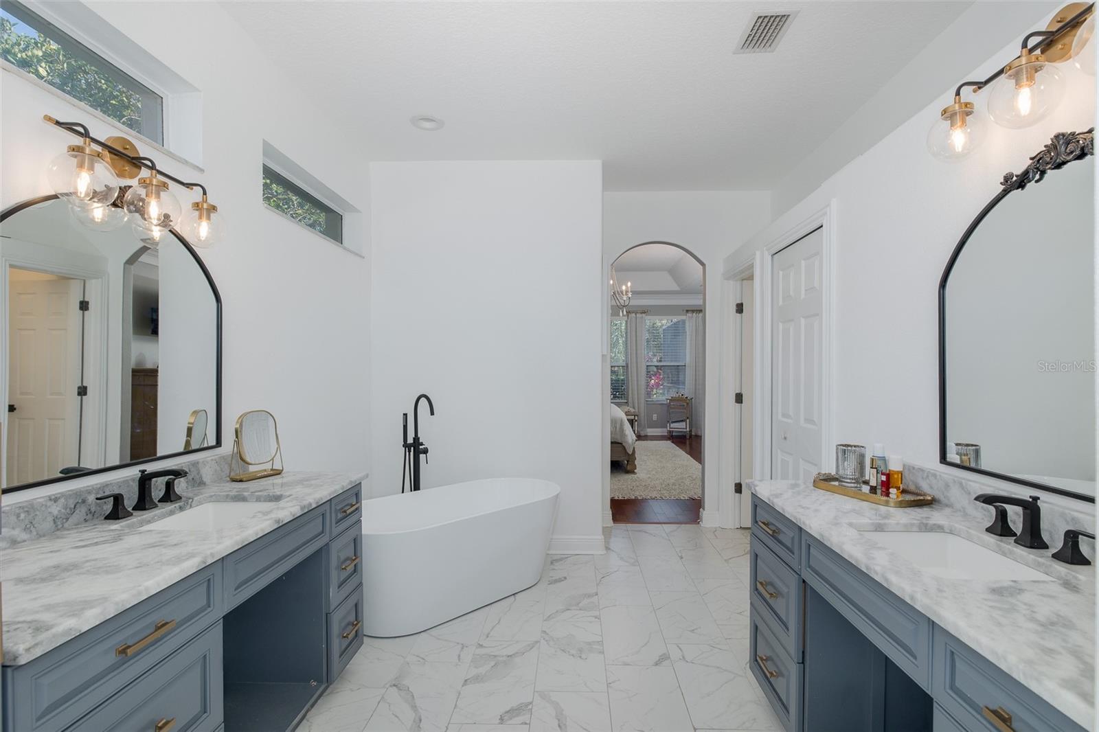 Listing photo id 25 for 10645 Garda Drive