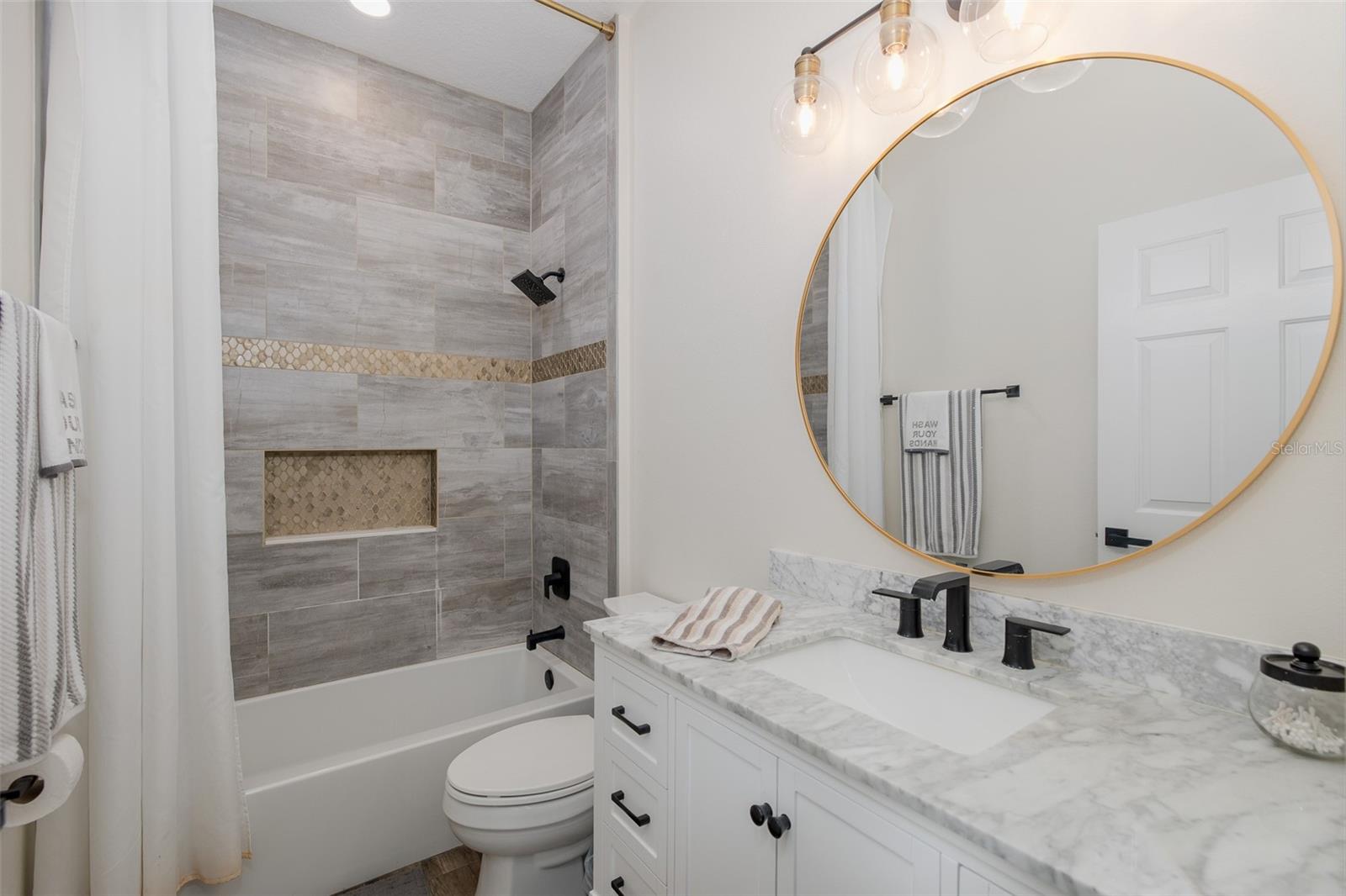 Listing photo id 31 for 10645 Garda Drive
