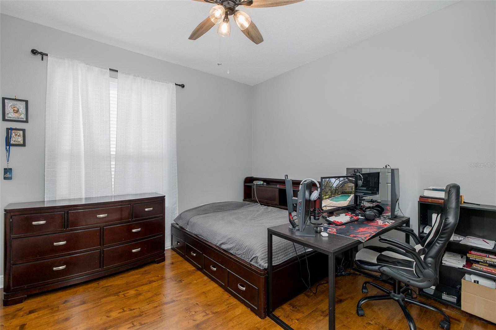 Listing photo id 32 for 10645 Garda Drive
