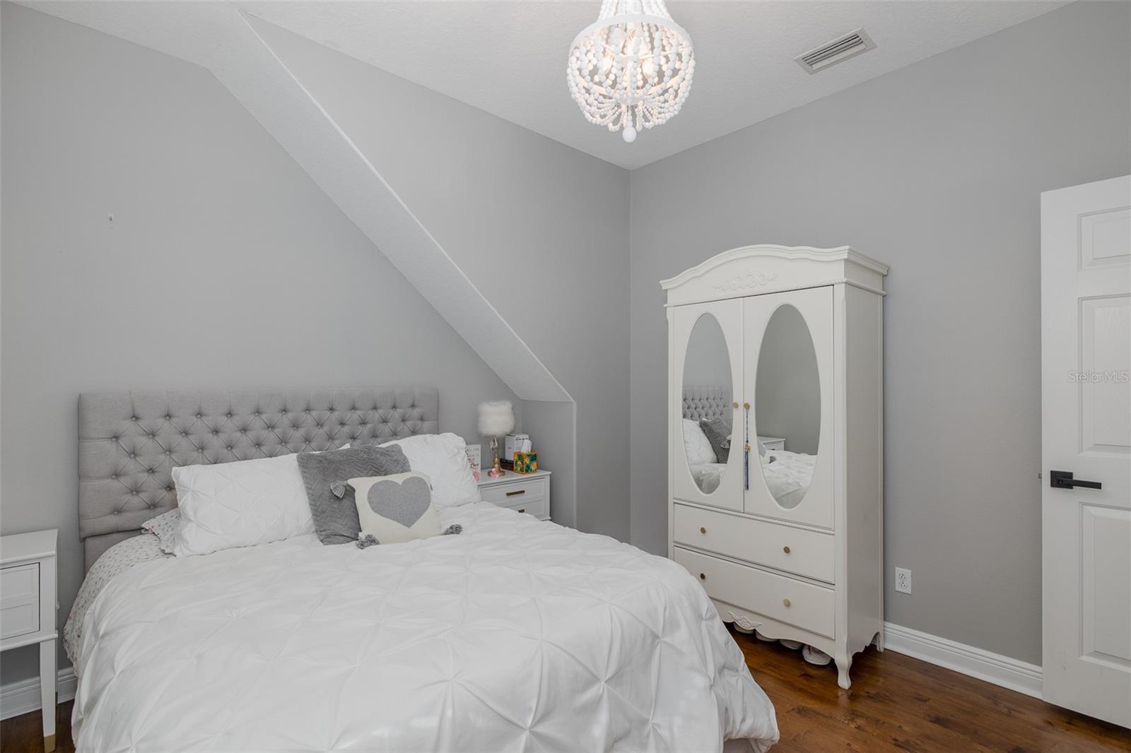 Listing photo id 33 for 10645 Garda Drive