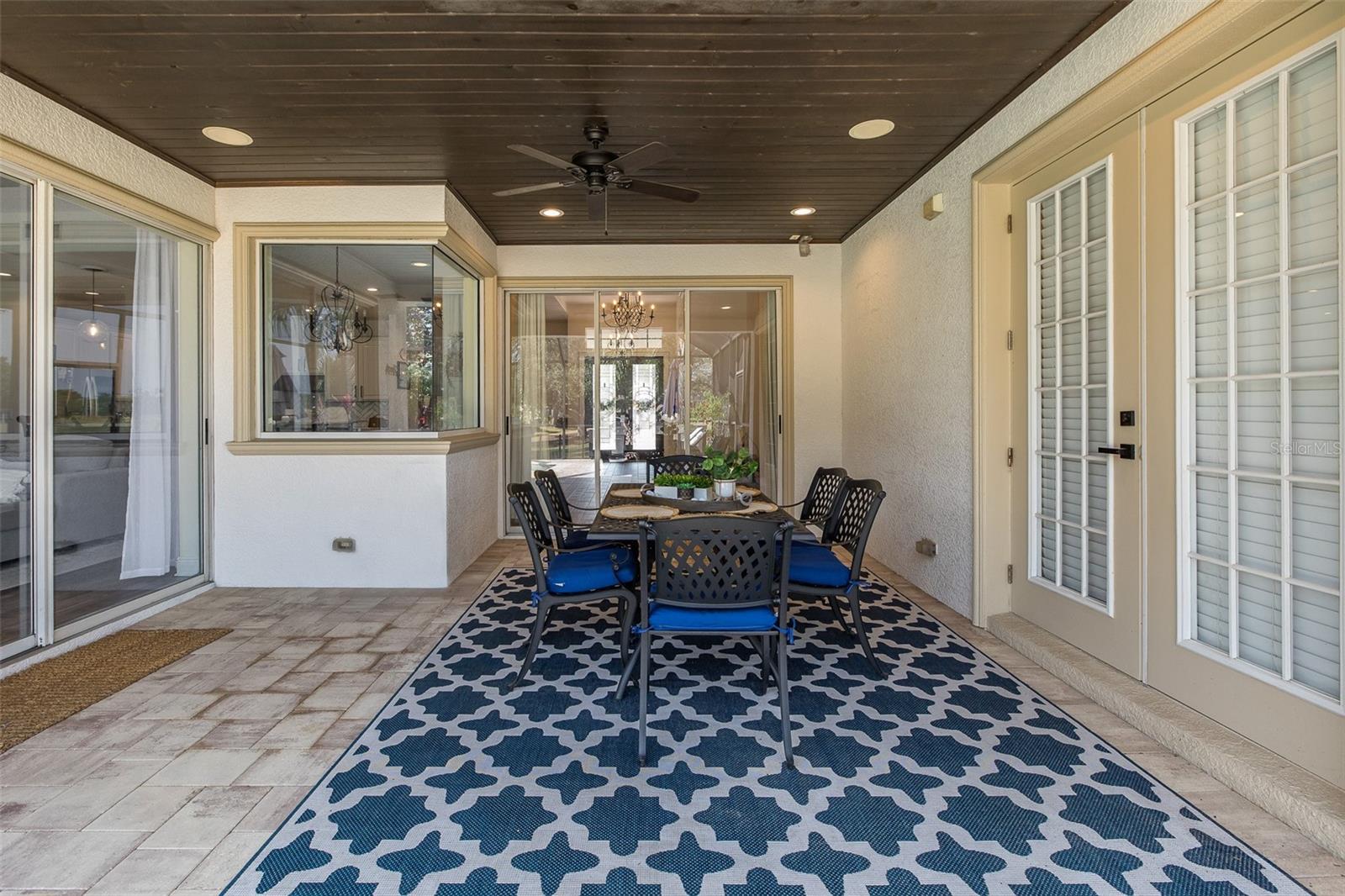 Listing photo id 44 for 10645 Garda Drive