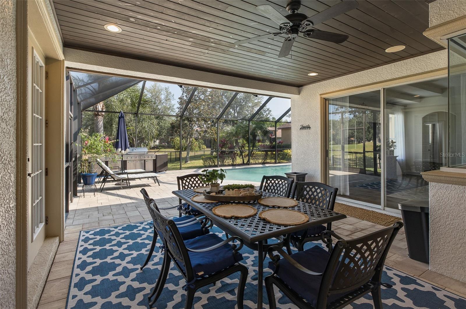Listing photo id 3 for 10645 Garda Drive