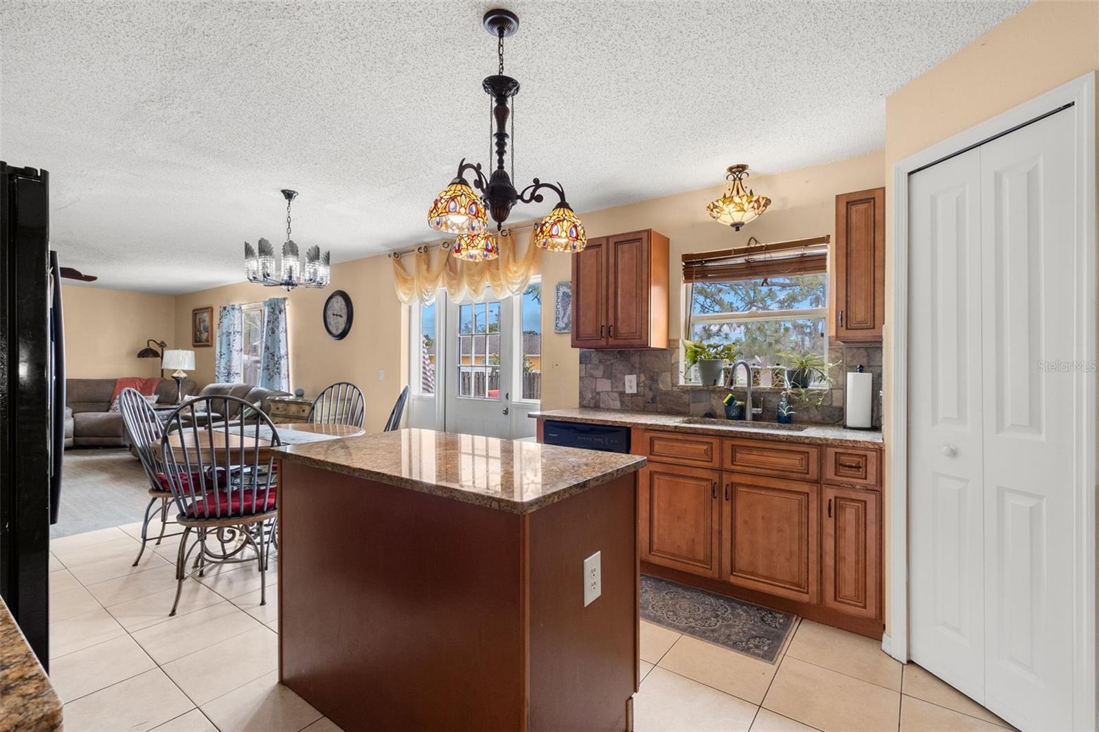 Image 7 of 35 For 4148 Landover Boulevard