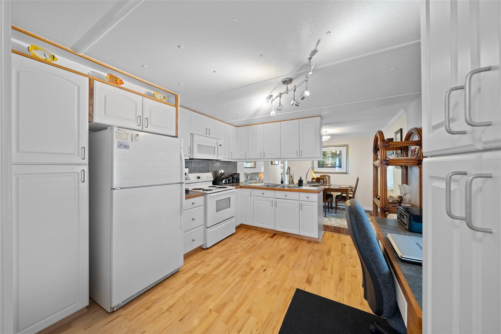Image 19 of 41 For 6448-1 W Richard Drive