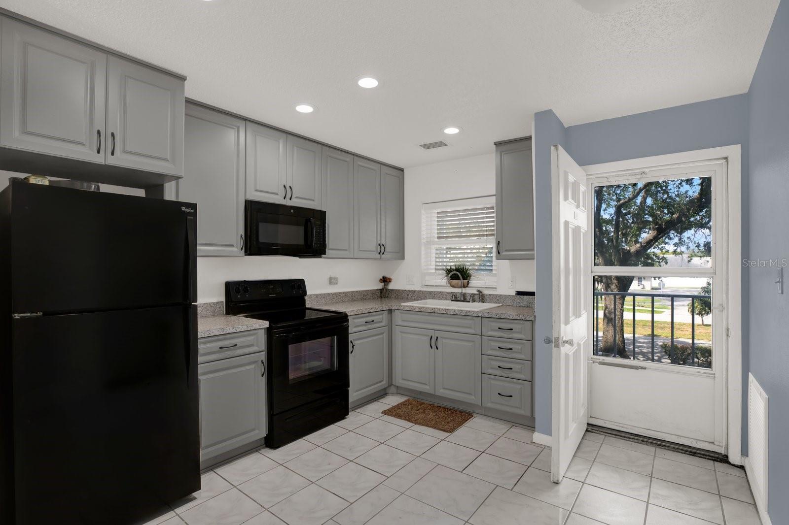Image 4 of 23 For 4939 Floramar Terrace 204