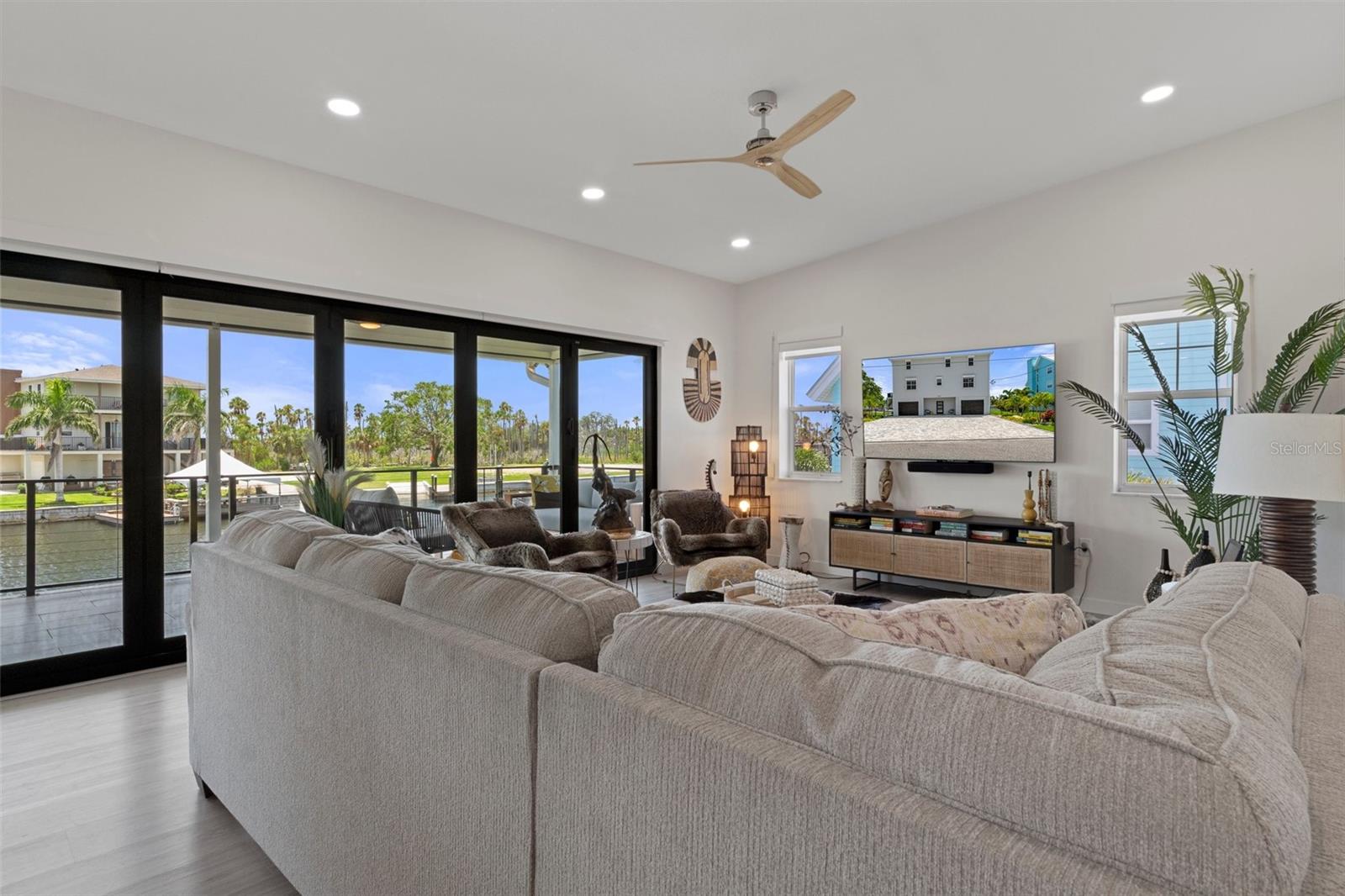 Image 18 of 100 For 5234 Foxhall Court