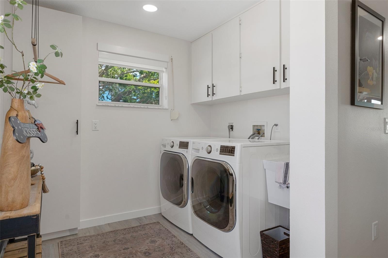 Image 43 of 100 For 5234 Foxhall Court