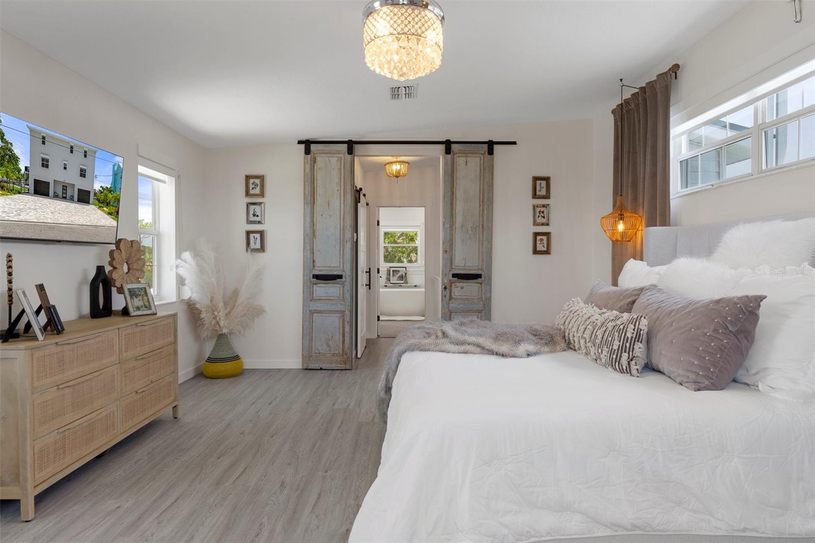 Image 61 of 100 For 5234 Foxhall Court
