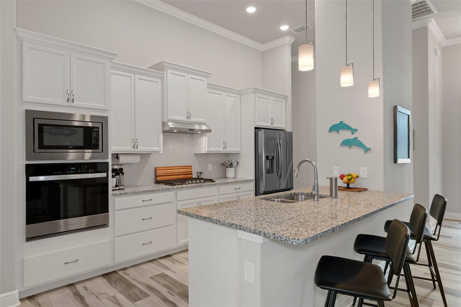 Listing photo id 11 for 1952 Essex Avenue