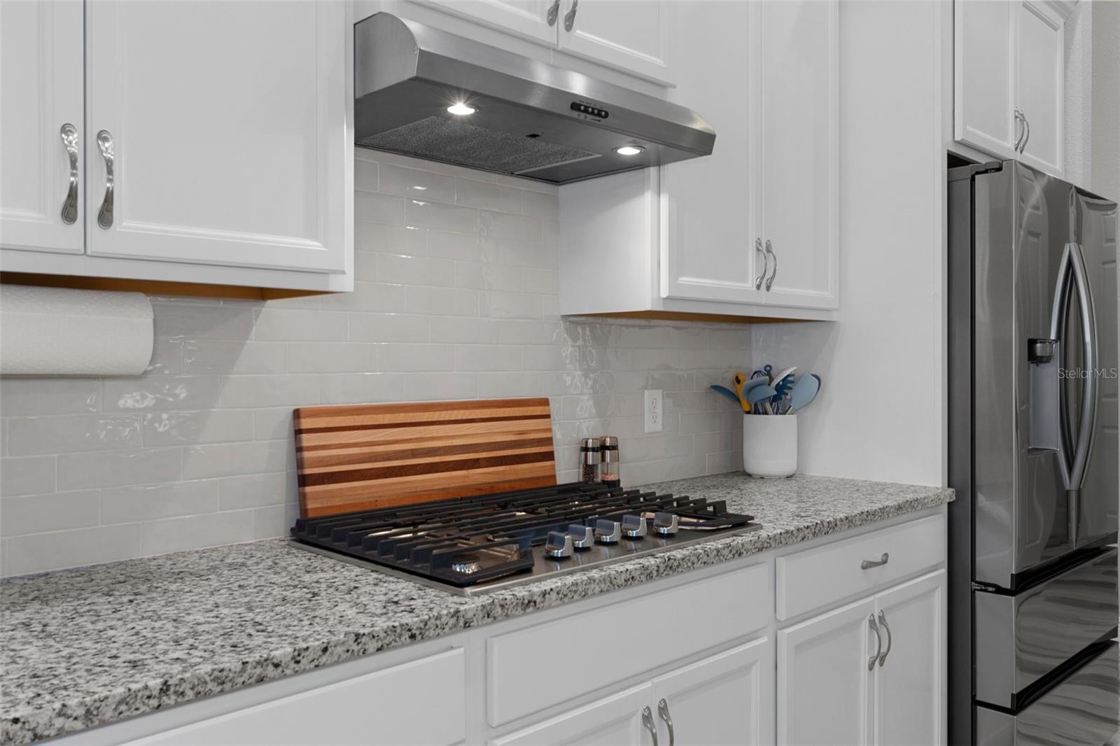Listing photo id 13 for 1952 Essex Avenue