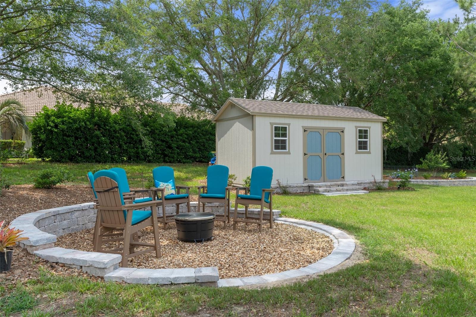 Listing photo id 45 for 1952 Essex Avenue