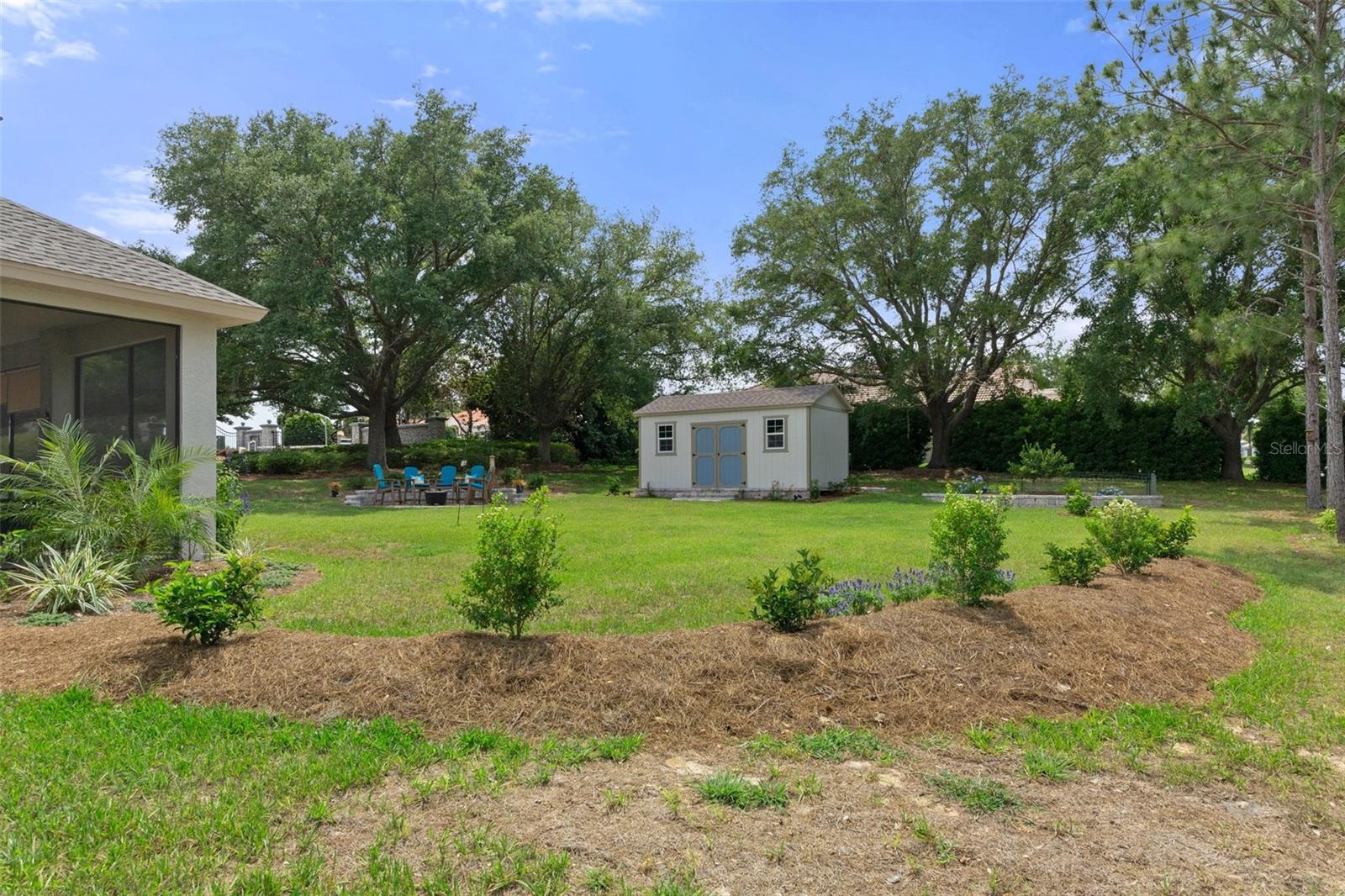 Listing photo id 48 for 1952 Essex Avenue