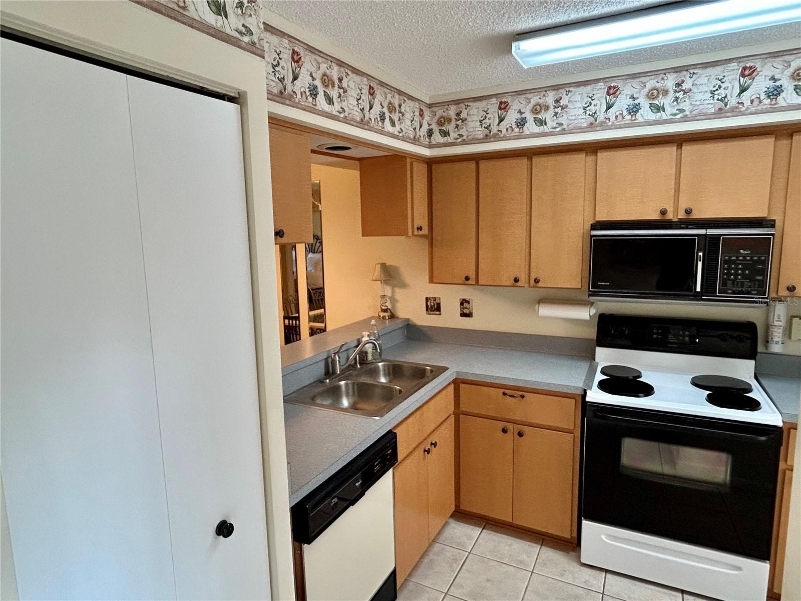 Image 19 of 43 For 4903 Myrtle Oak Drive 12