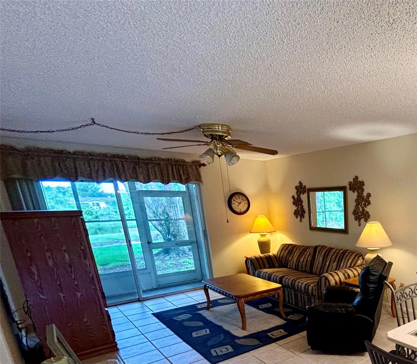 Image 4 of 43 For 4903 Myrtle Oak Drive 12