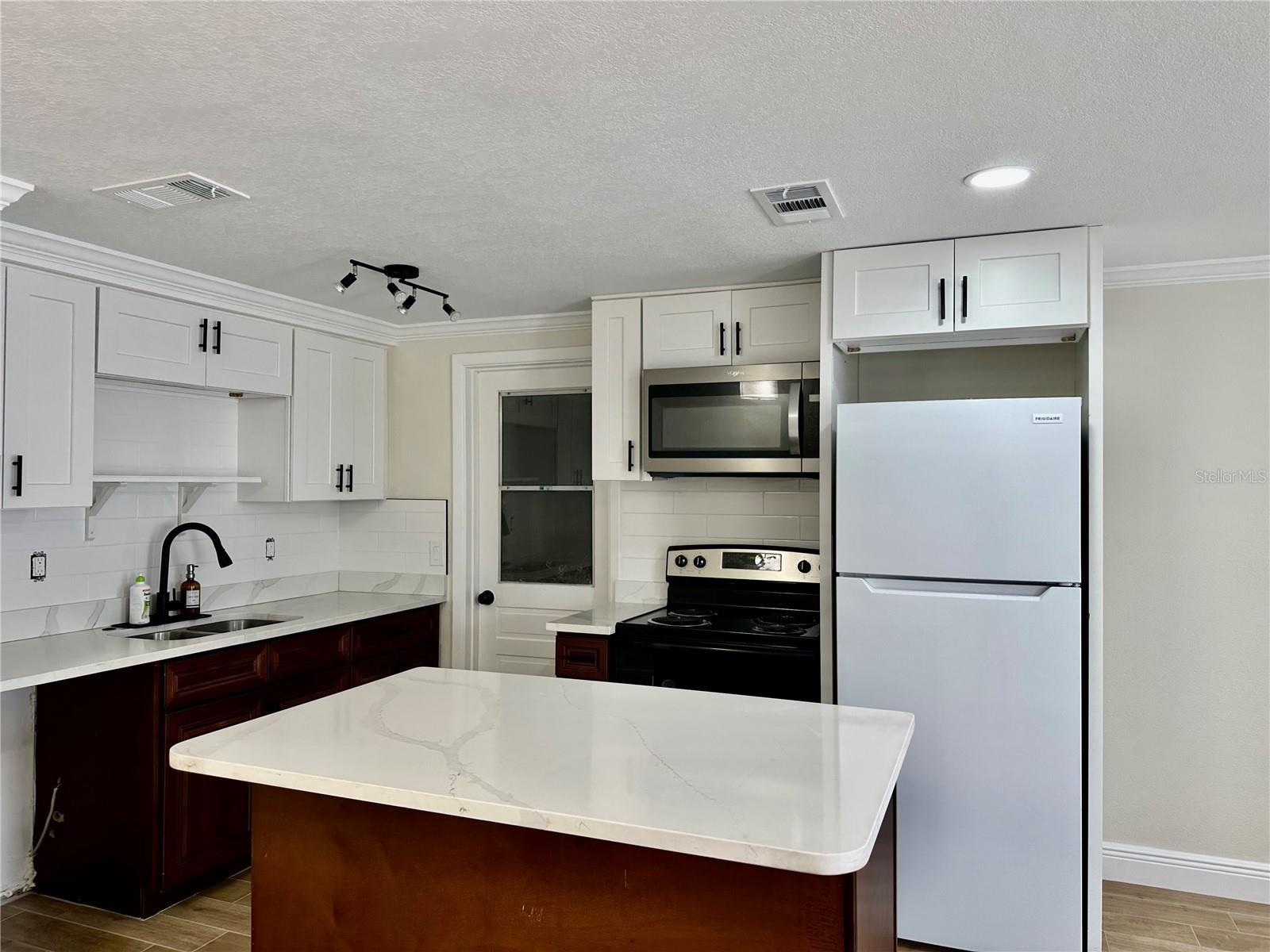 Image 10 of 47 For 4946 Allner Street