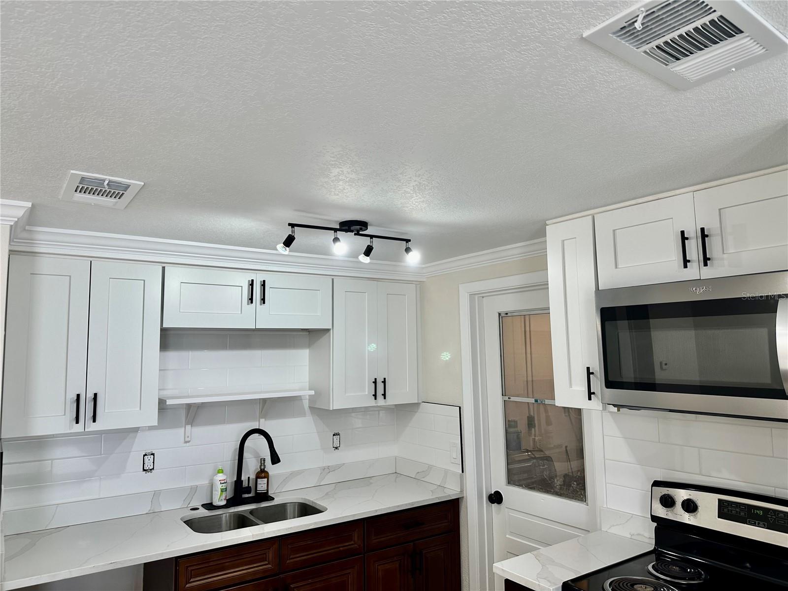 Image 12 of 47 For 4946 Allner Street