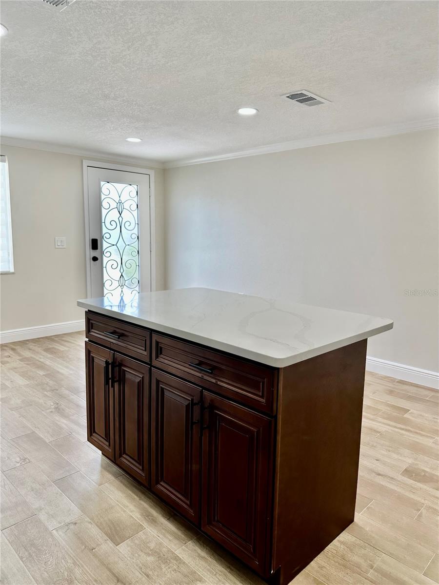 Image 16 of 47 For 4946 Allner Street