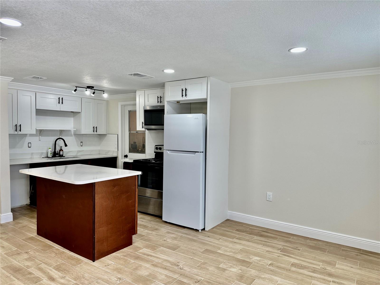 Image 9 of 47 For 4946 Allner Street