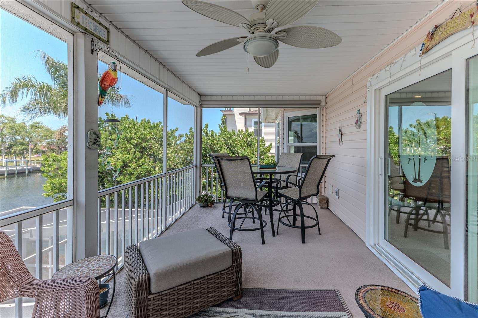 Listing photo id 13 for 3352 Gulfview Drive