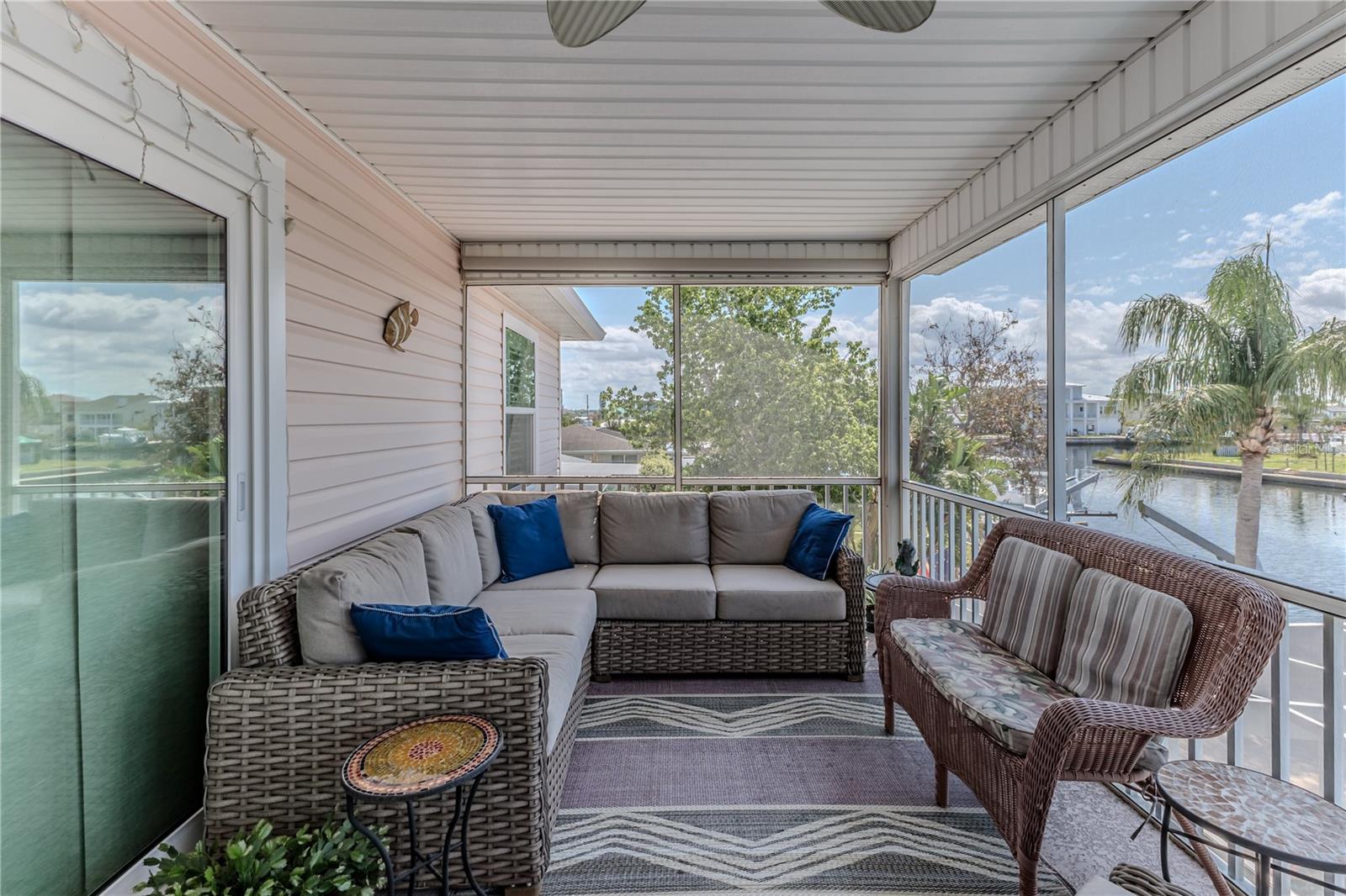 Listing photo id 14 for 3352 Gulfview Drive