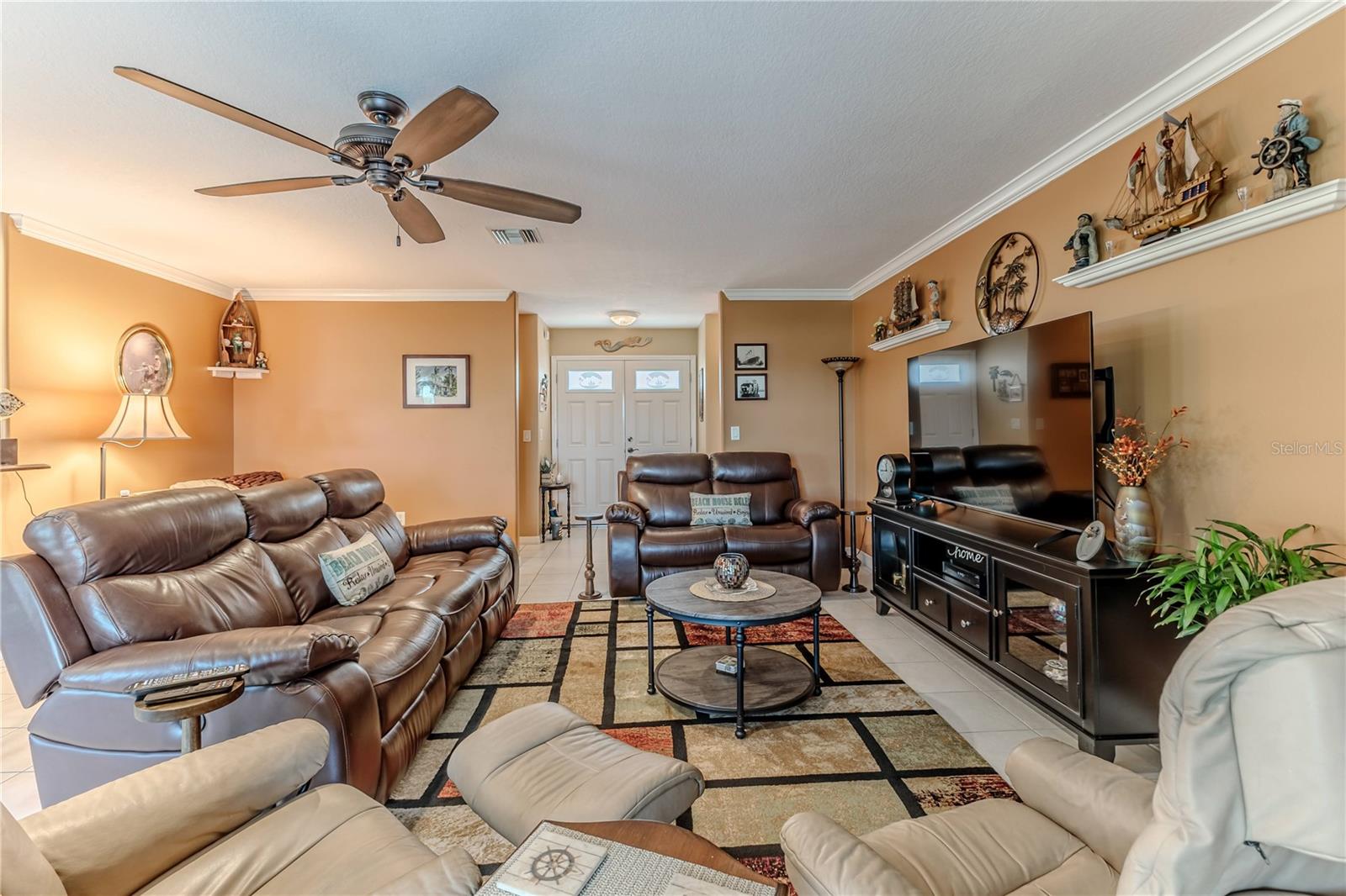 Listing photo id 15 for 3352 Gulfview Drive