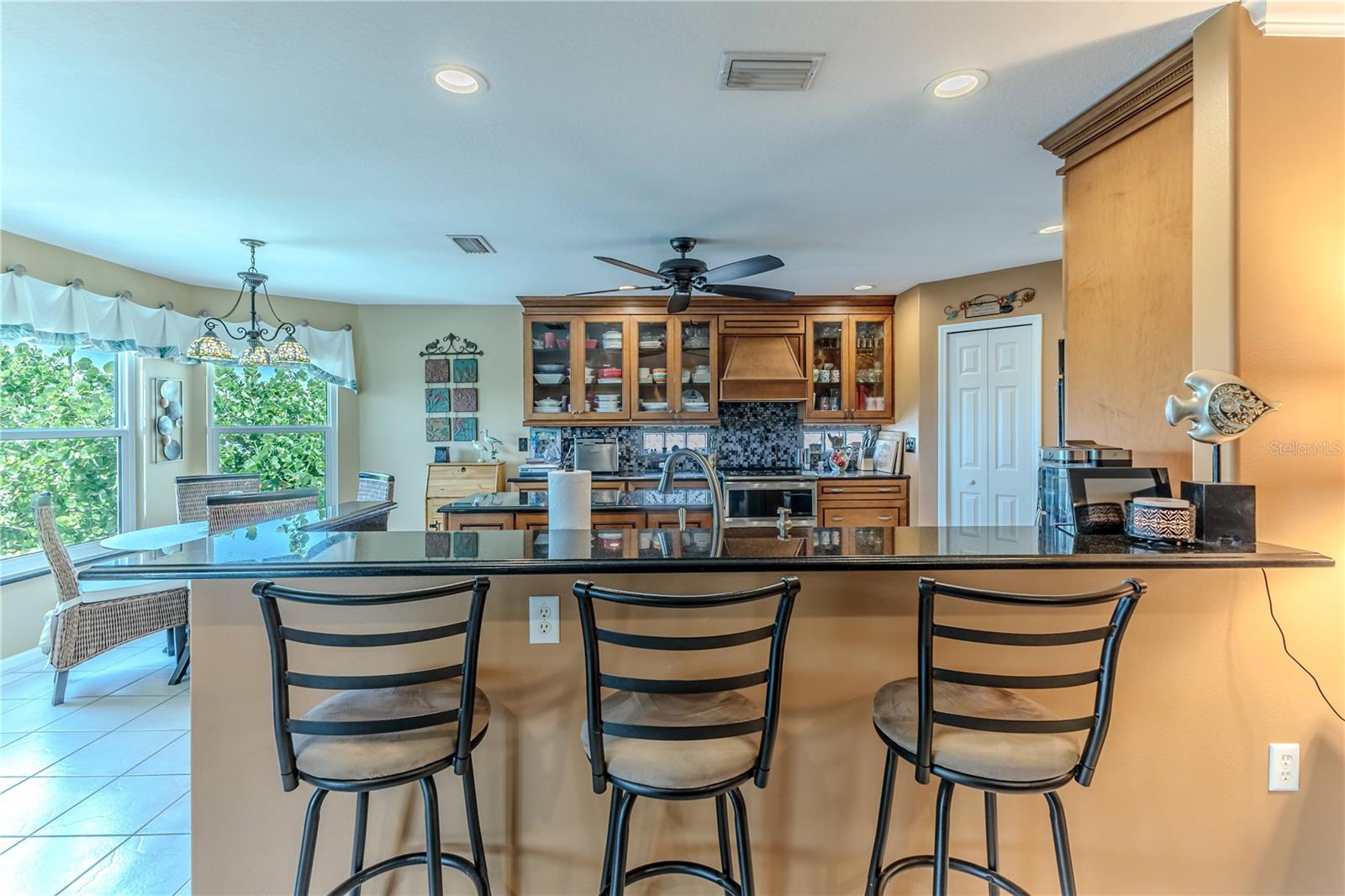 Listing photo id 20 for 3352 Gulfview Drive