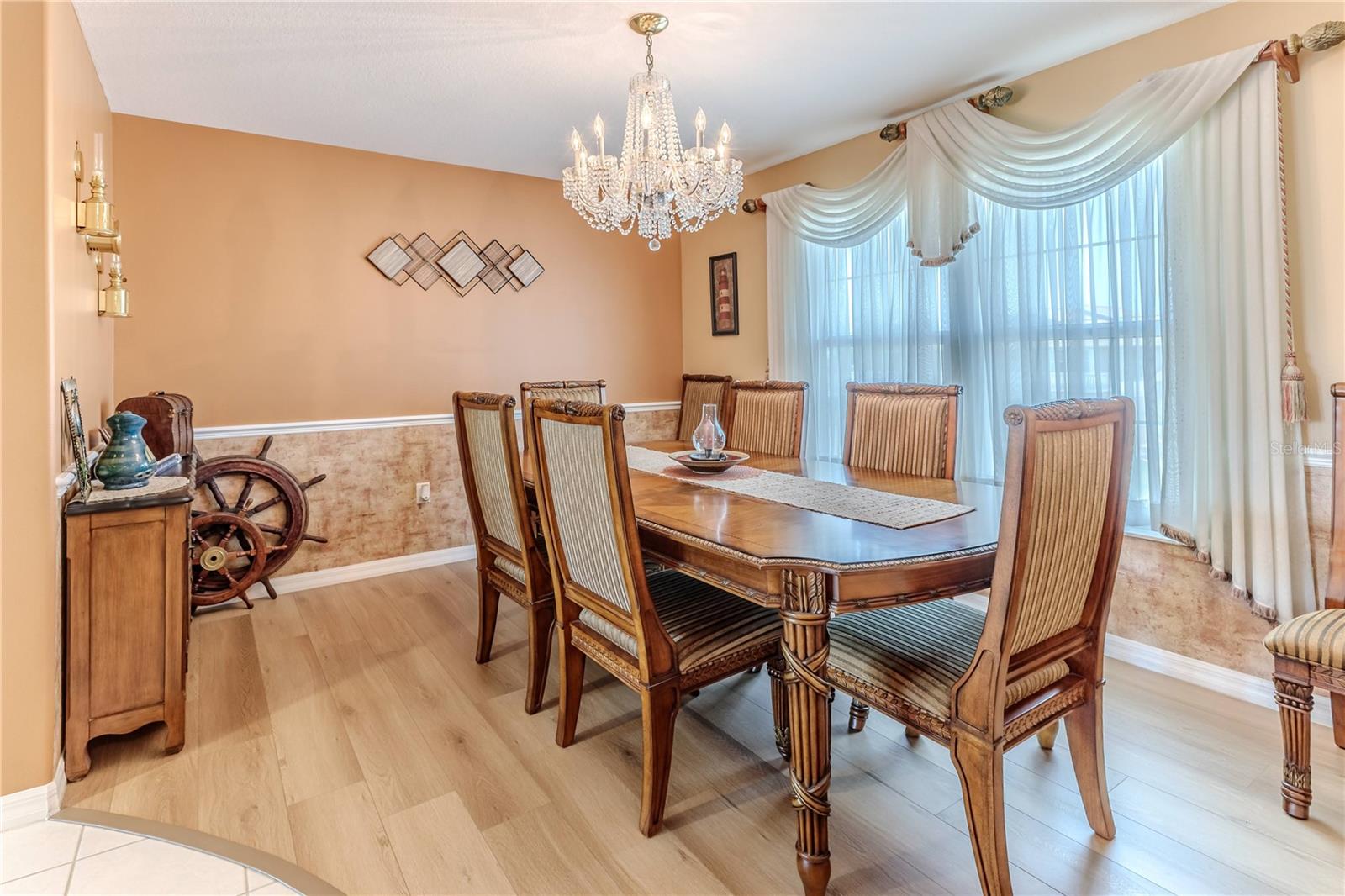Listing photo id 24 for 3352 Gulfview Drive