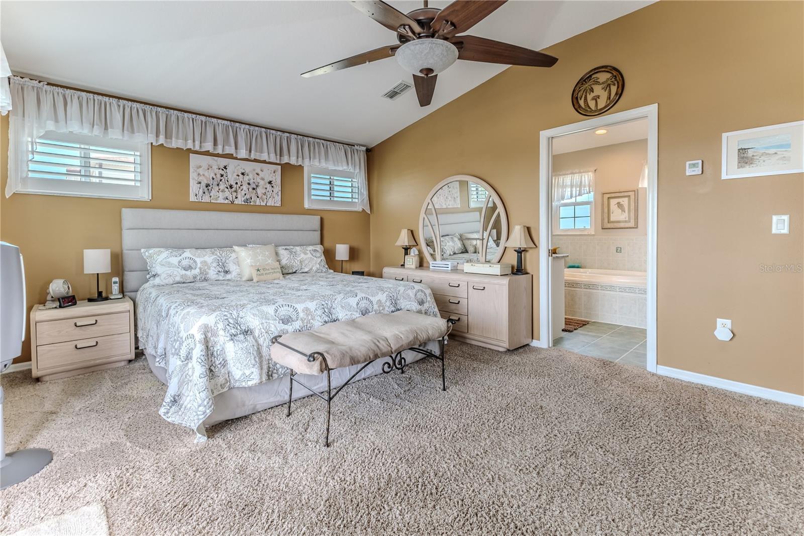 Listing photo id 27 for 3352 Gulfview Drive