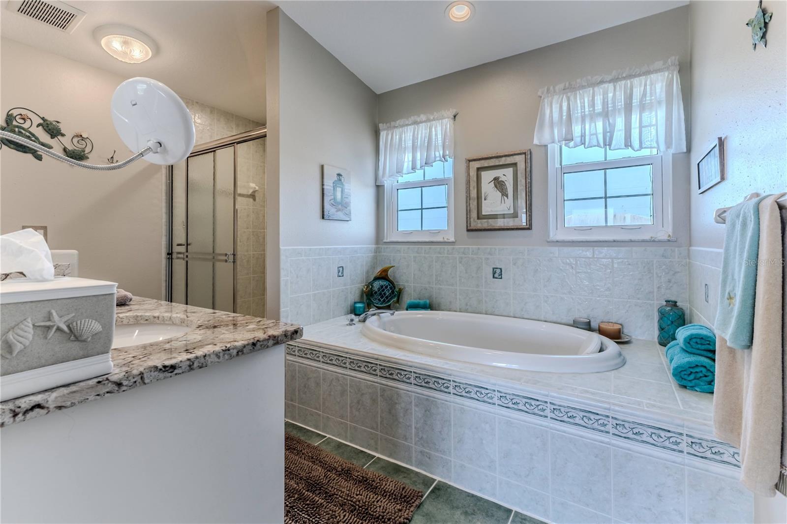 Listing photo id 28 for 3352 Gulfview Drive