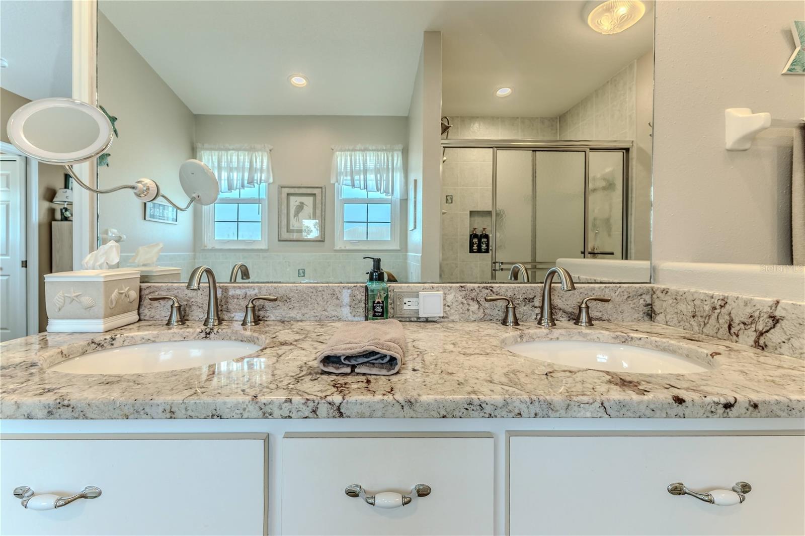 Listing photo id 29 for 3352 Gulfview Drive